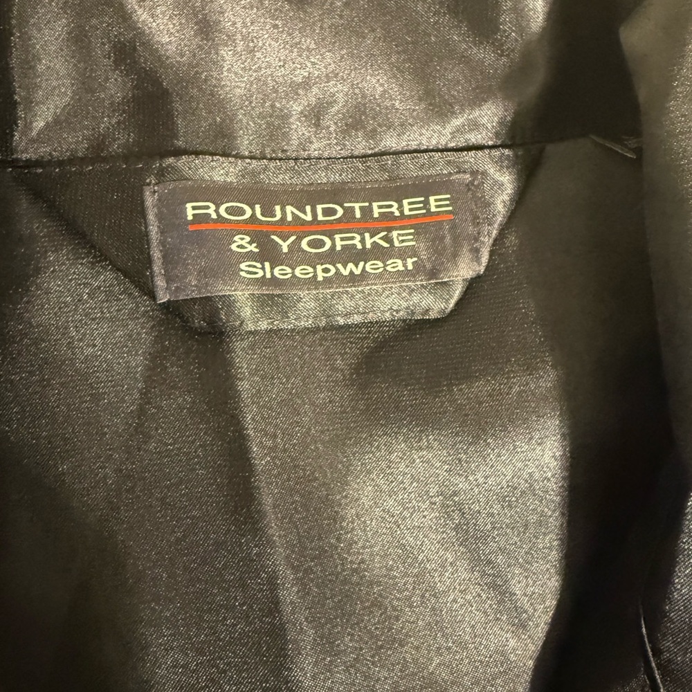 Roundtree & Yorke Charcoal Sleepwear - Picture 14 of 14